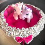 Yumuşak Pembe Kedi ve Köpek Yatağı, Rahat ve Şık Evcil Hayvan Ürünü